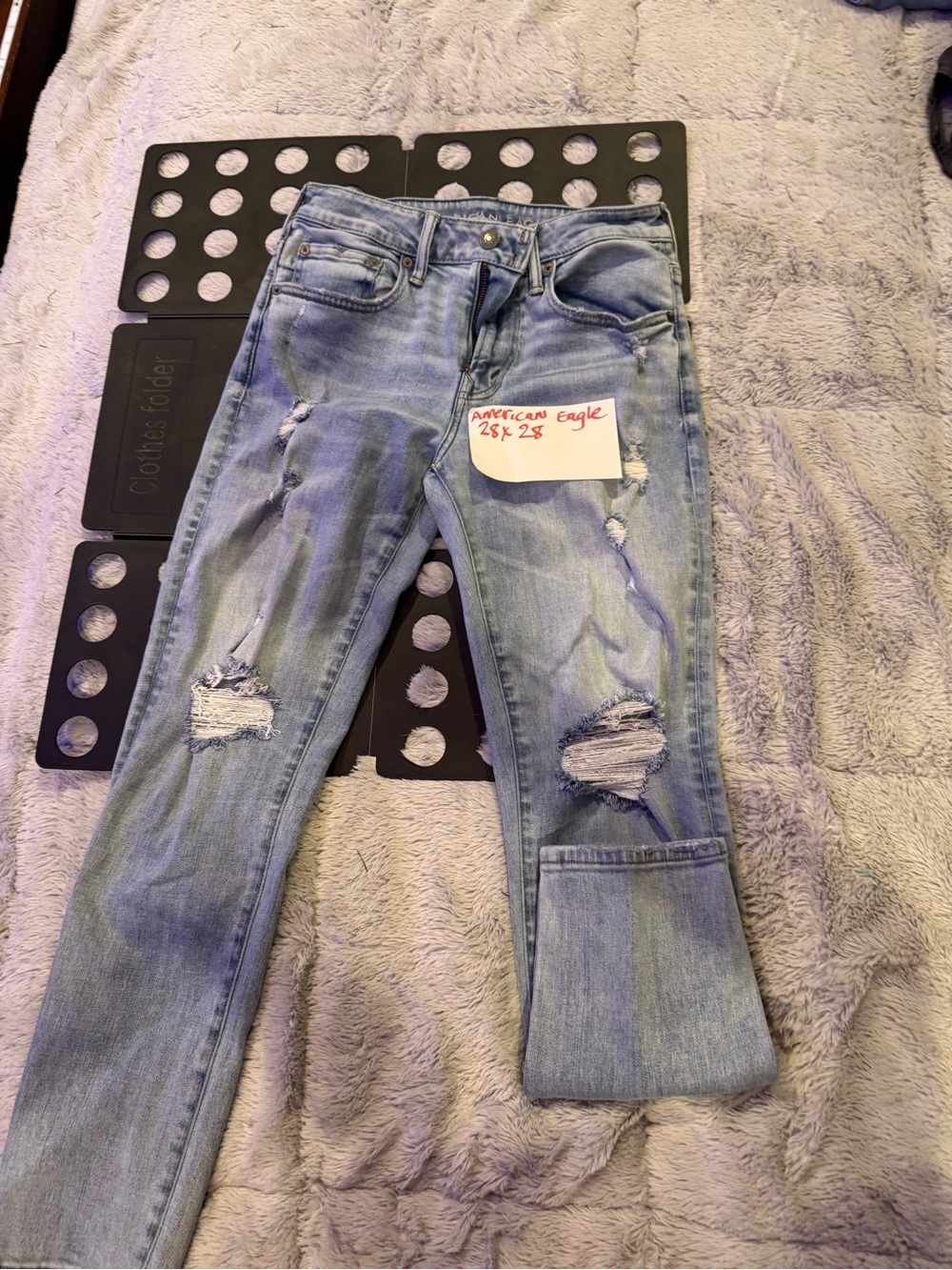 American Eagle Light Wash Distressed Skinny Jeans 28x28